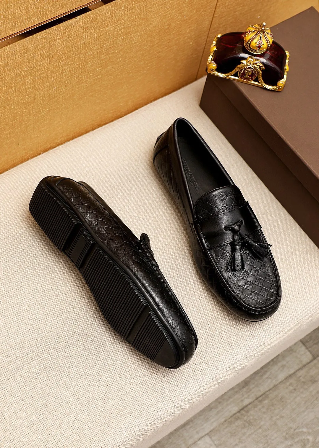 Men's Men's Shoes 💰: 420 💐BV Men's Slip-on Shoes® [BOTTEGA VENETA] Official website counter new model, one-to-one mold opening ⚠Italian calfskin embossed ➕Cow 🐂 leather lining. Driving slip-ons, available at counters, sizes 39-44 (38.45🉑️customized)
